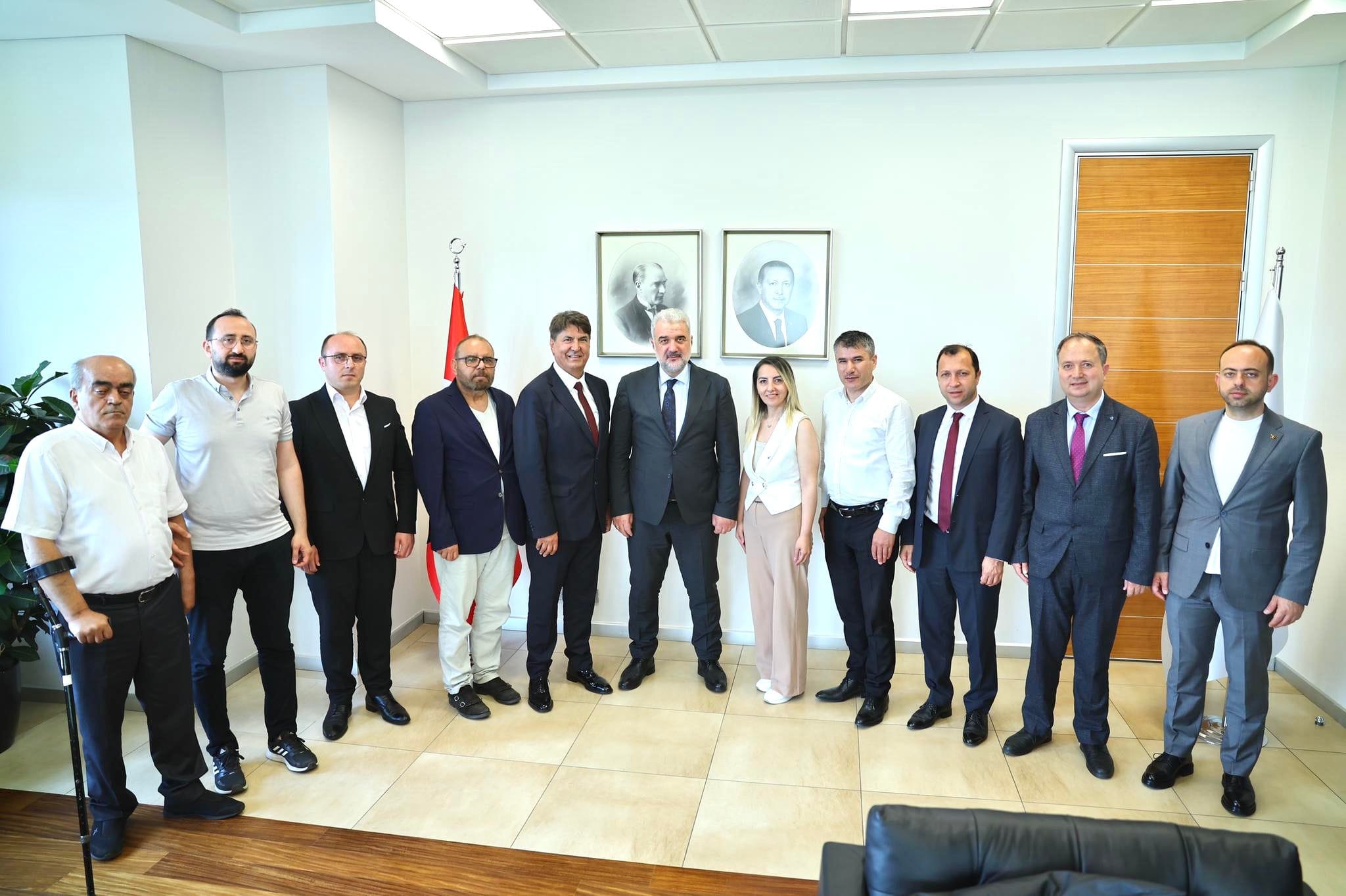 BARFED Yönetimi AK PARTİ İstanbul İL Başkanı Osman Nuri Kabaktepe’yi Ziyaret etti